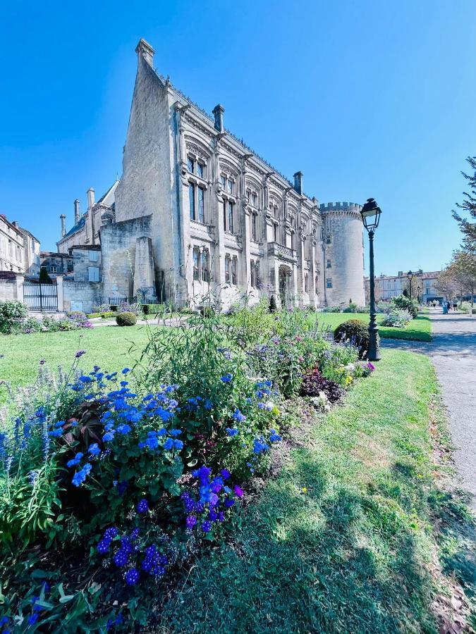 Charmante Maison Proche Hotel De Ville อองกูแลม ภายนอก รูปภาพ